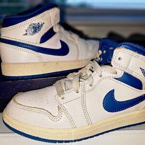 Size 1 Kids/Unisex- Little Kids' Air Jordan 1 Mid